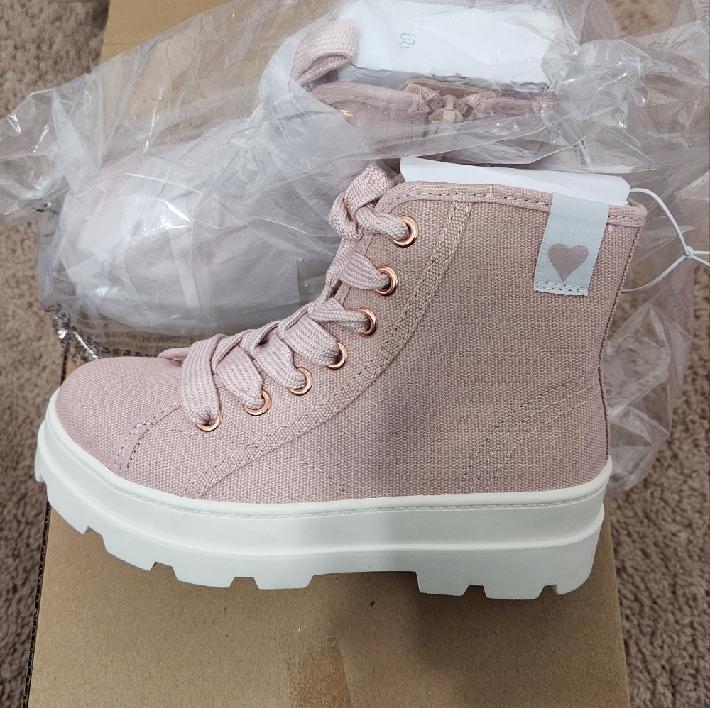 CUTE!  H&M kids chunky boots. Brand New